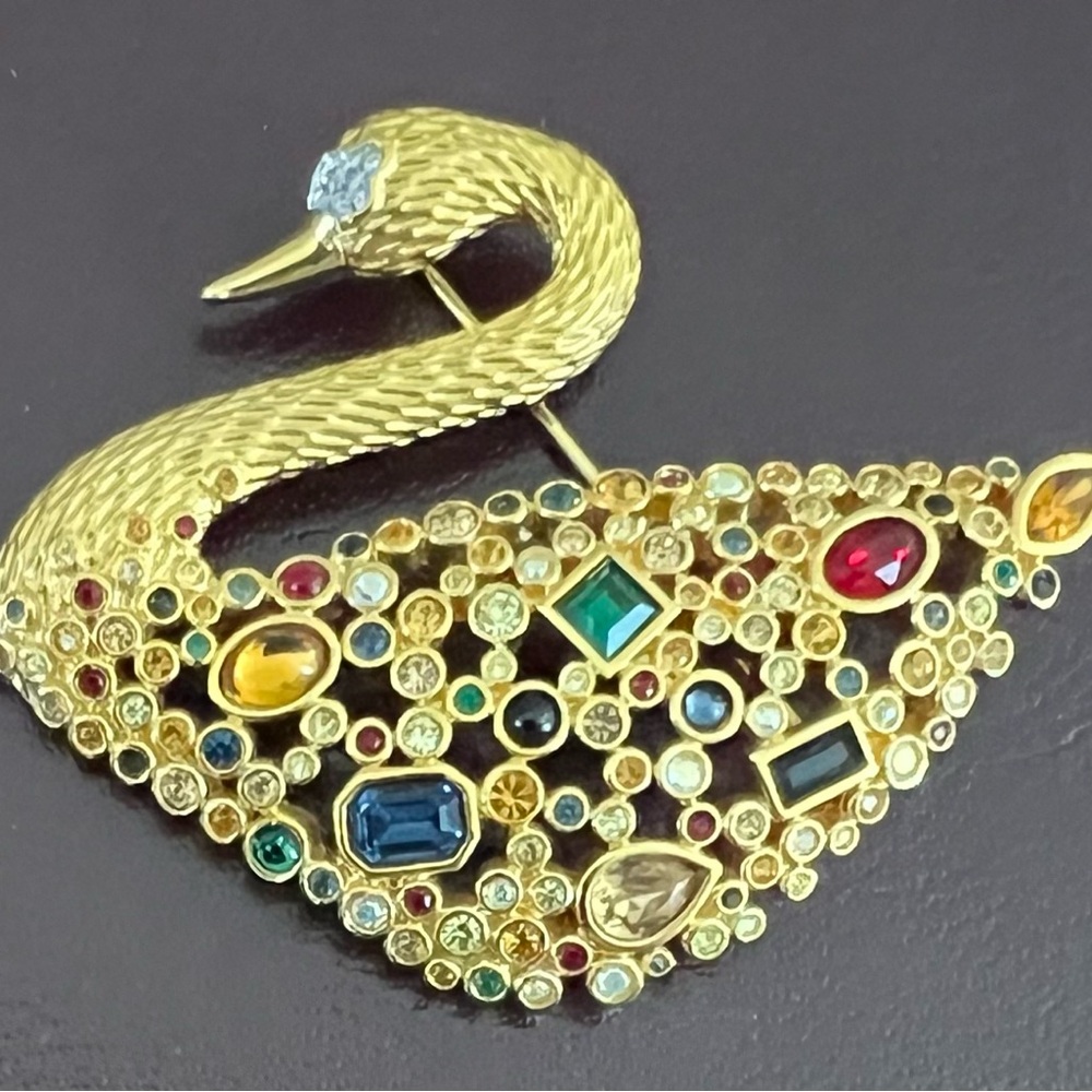 Elegant Swarovski Gold-tone Swan Brooch with Multicolor Gemstones
